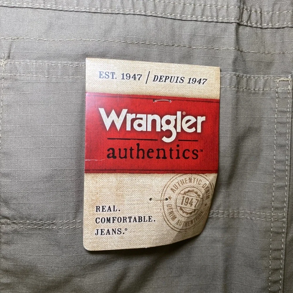 Wrangler Authentics Mens Khaki Ripstop Cargo Shorts Tan ZM6LSML Size 44 NWT